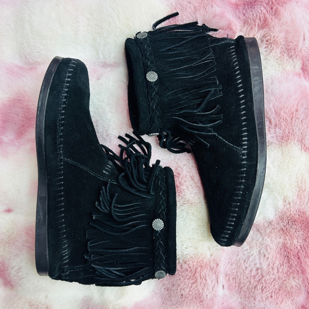 Minnetonka Women Black Suede Fringe Back Zip Moccasin Boots 299 Size 7